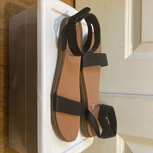 Steve Madden flat sandals